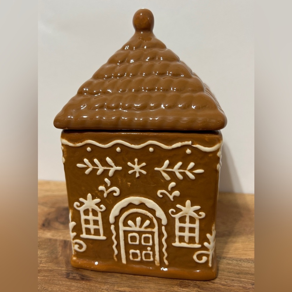 Sleigh Bell Bistro Gingerbread House Canister Cookie Jar Small Ceramic 6.5” NEW